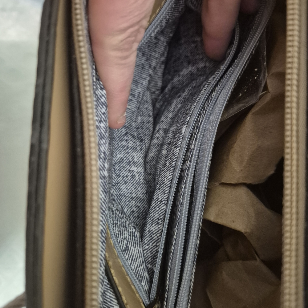 Elegant Tan Patent Leather Tote Bag - Picture 5 of 16